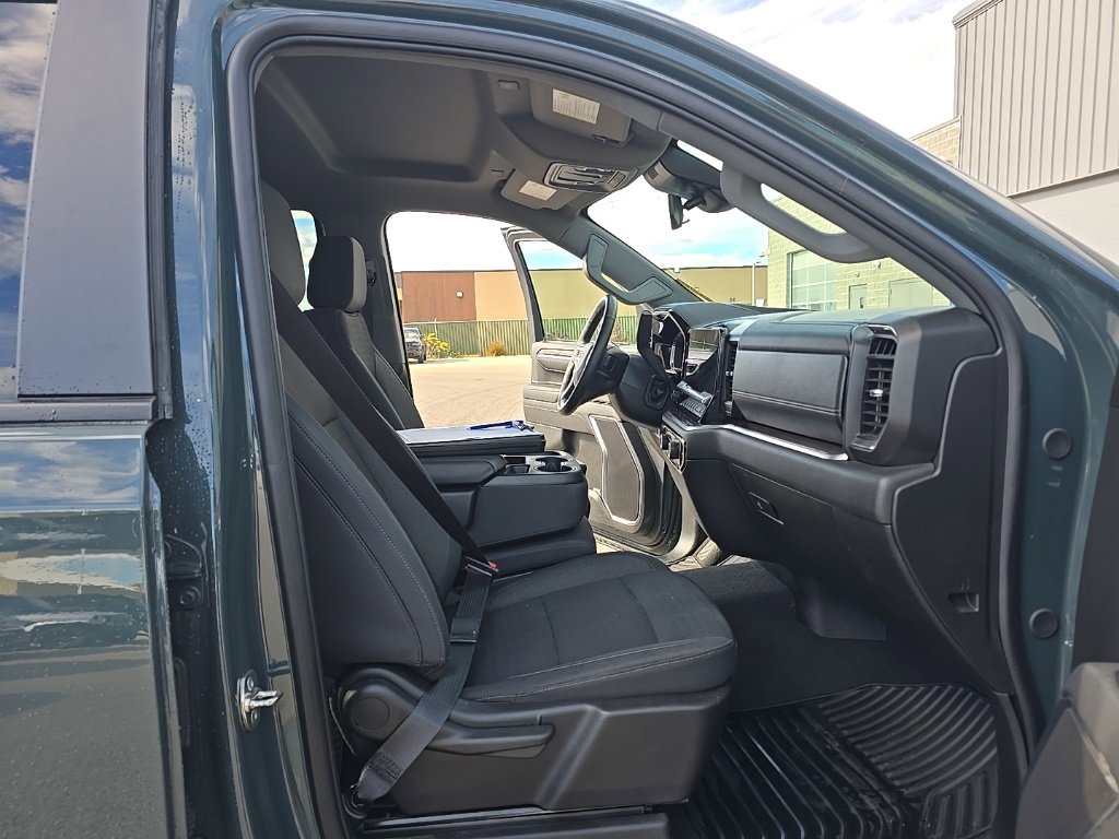 Used 2025 Chevrolet Silverado 1500 LT image 12