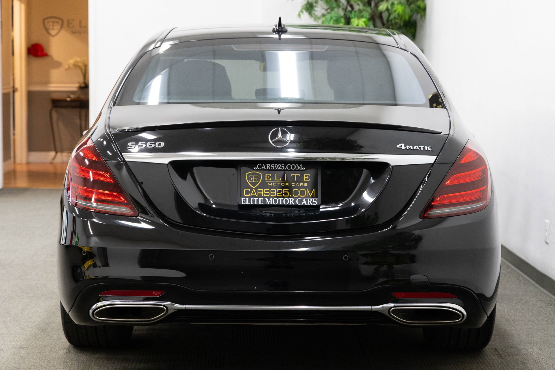 Used 2018 Mercedes-Benz S 560 4MATIC Sedan w/ AMG Line Exterior image 4