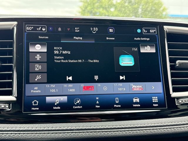 Used 2024 Chrysler Pacifica Limited FWD image 16