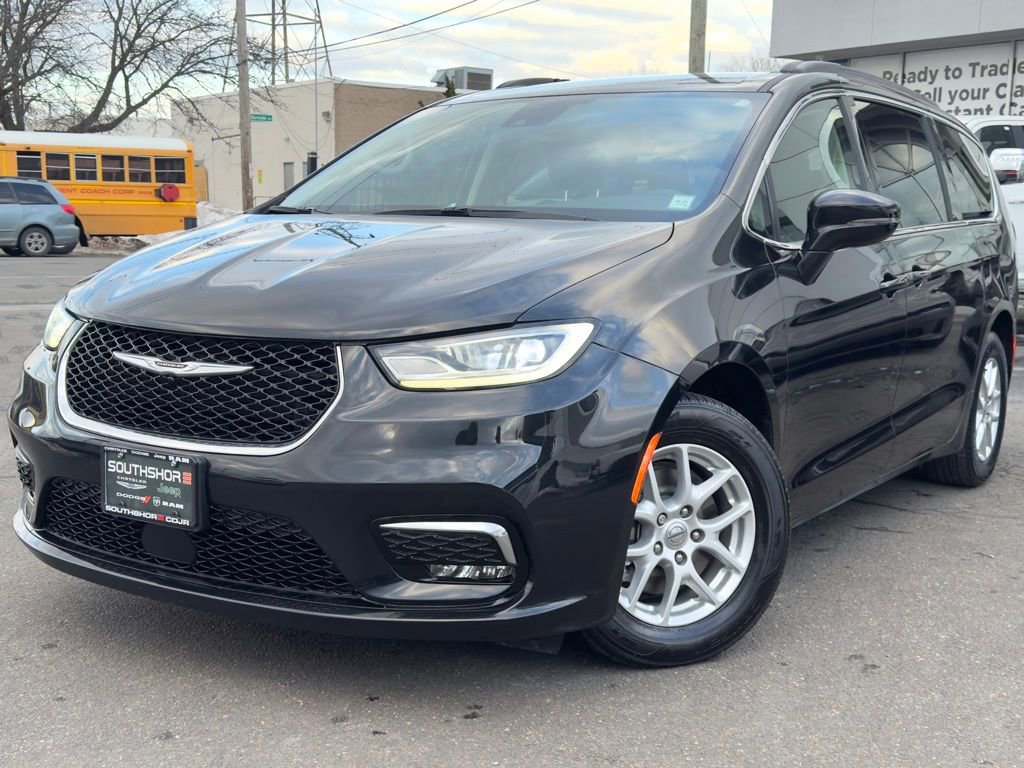 Used 2022 Chrysler Pacifica Touring-L image 3