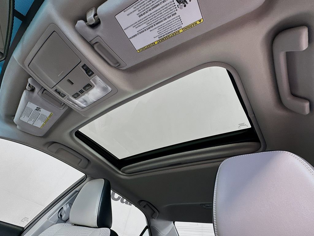 Used 2017 Toyota Camry SE w/ Moonroof Package image 25