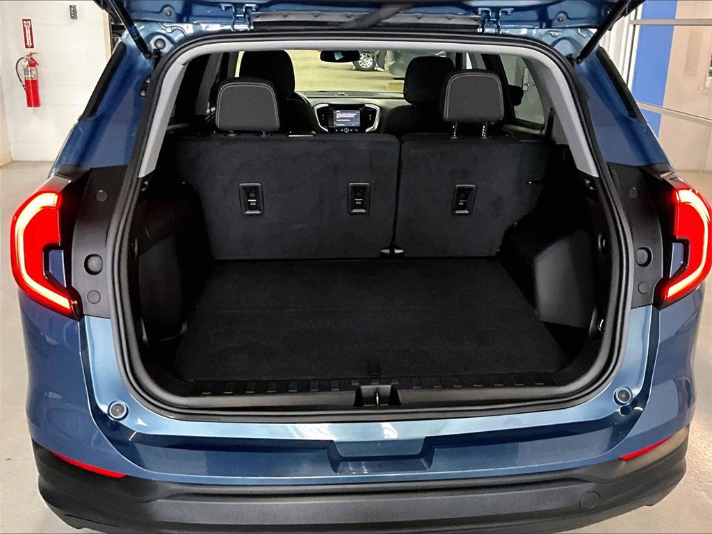 Used 2024 GMC Terrain SLE image 34