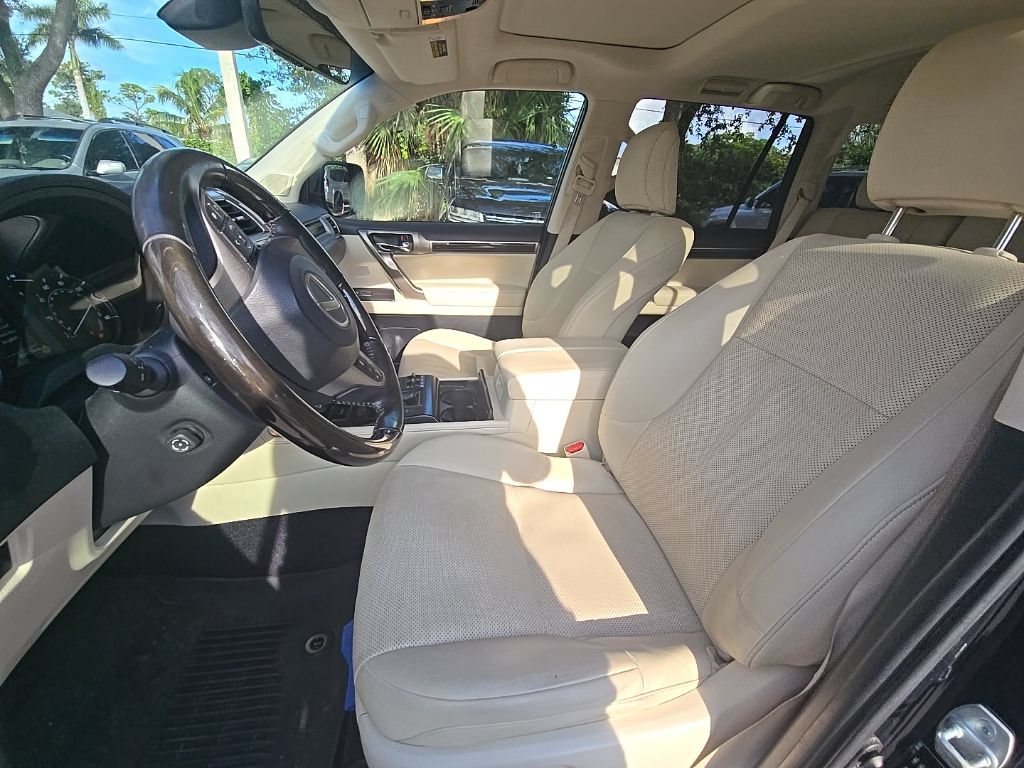 Used 2020 Lexus GX 460 Premium w/ Premium Package AWD/4WD image 16