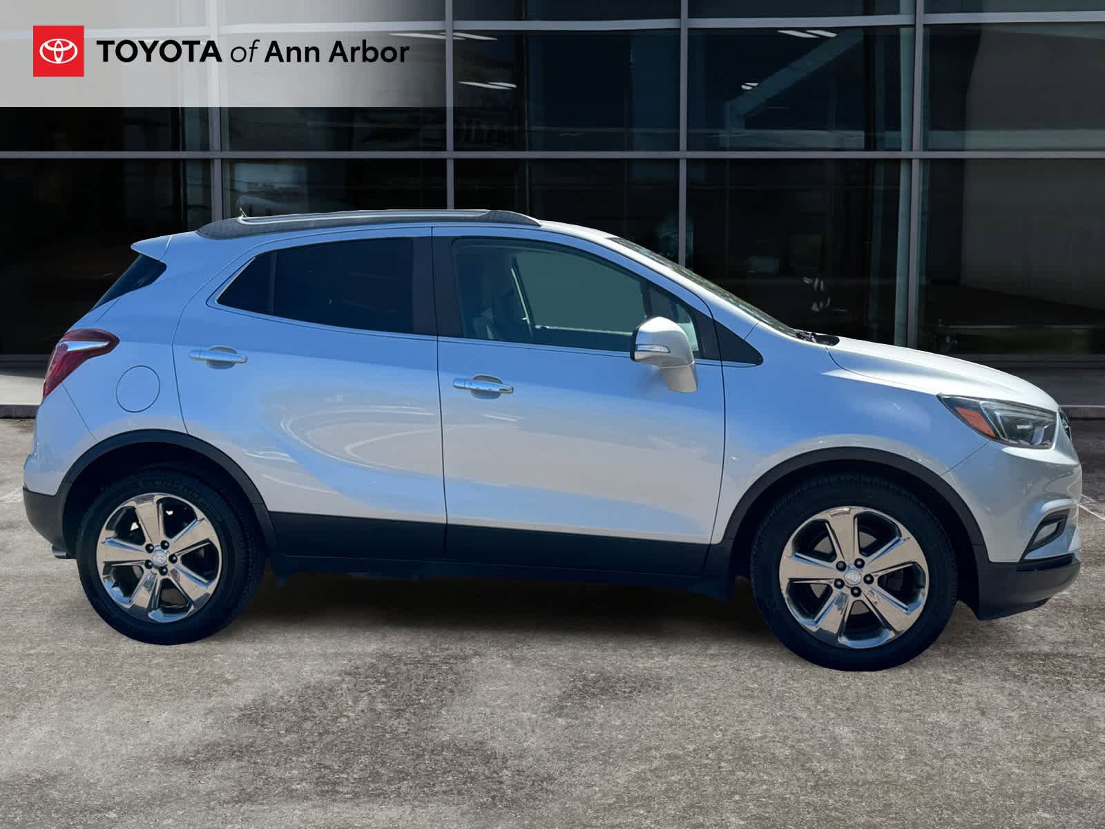 Used 2017 Buick Encore Essence FWD image 12