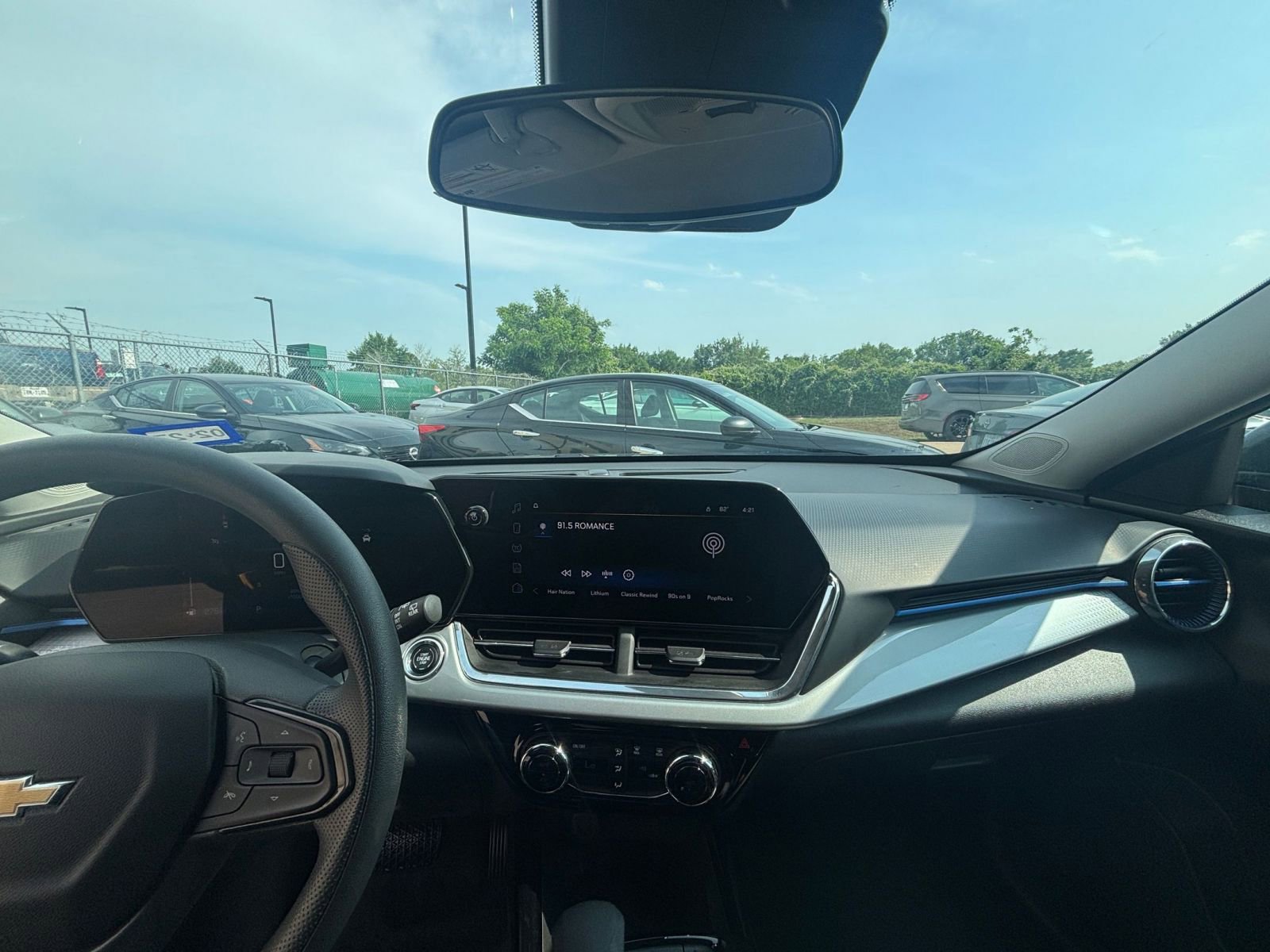 Used 2025 Chevrolet Trax LT FWD image 32