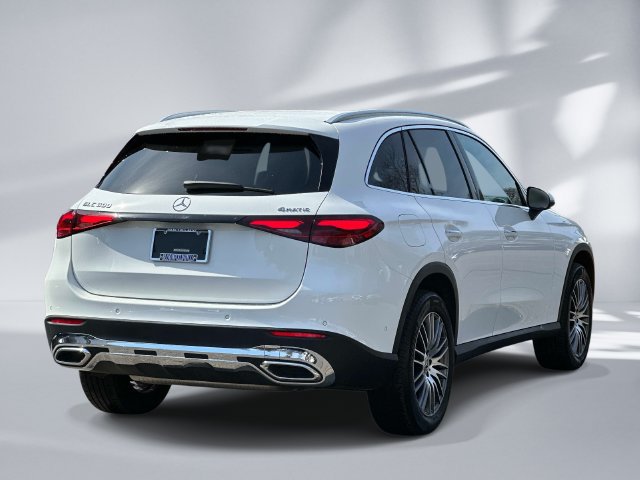 Used 2025 Mercedes-Benz GLC 300 4MATIC image 4