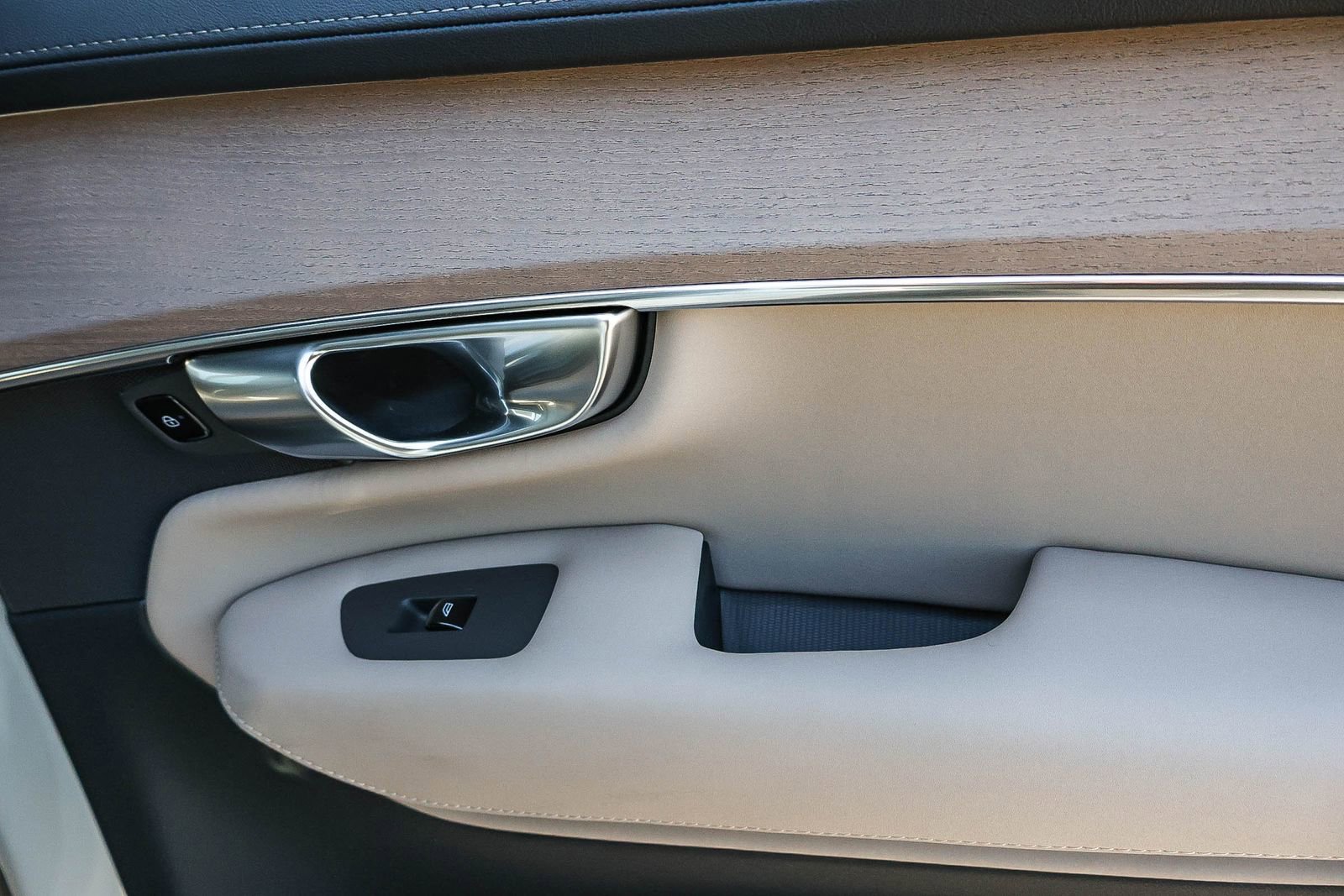 New 2026 Volvo XC90 B6 Ultra w/ Protection Package image 21