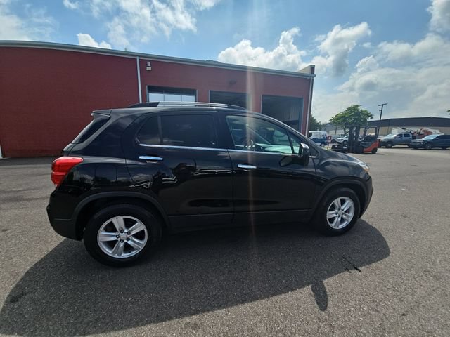 Used 2020 Chevrolet Trax LT w/ LT Convenience Package FWD image 10