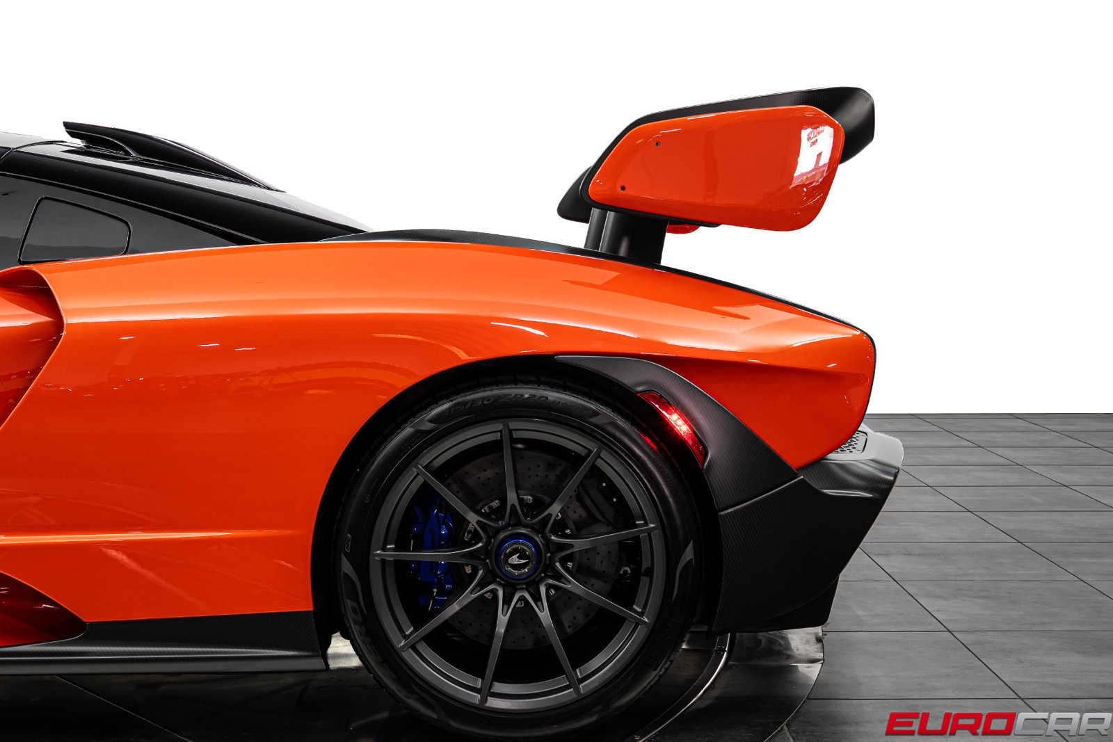 Used 2019 McLaren Senna RWD image 31