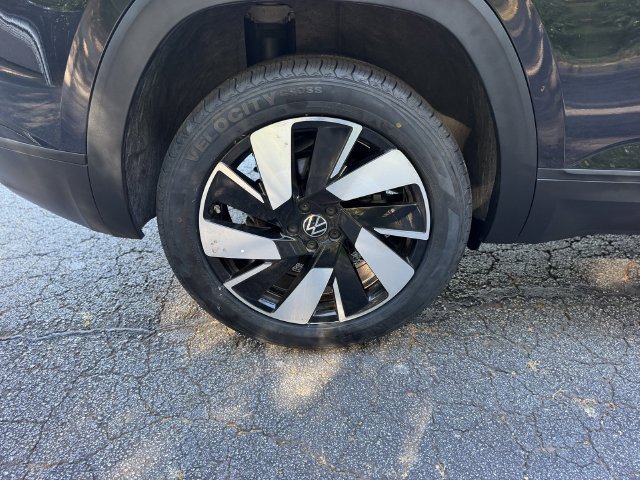 Used 2024 Volkswagen Atlas Cross Sport SE FWD image 44