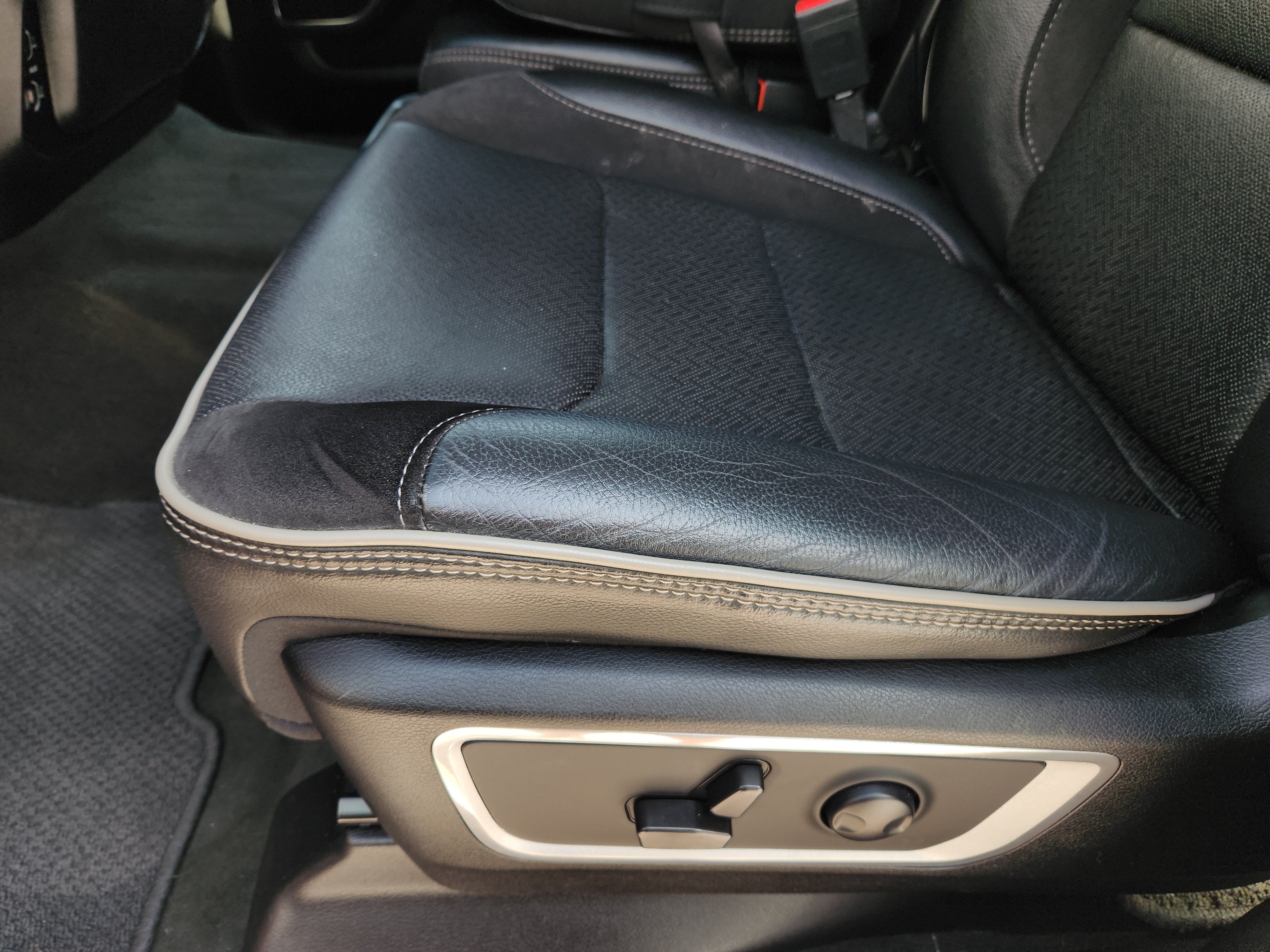Used 2022 RAM 1500 Laramie AWD/4WD image 28