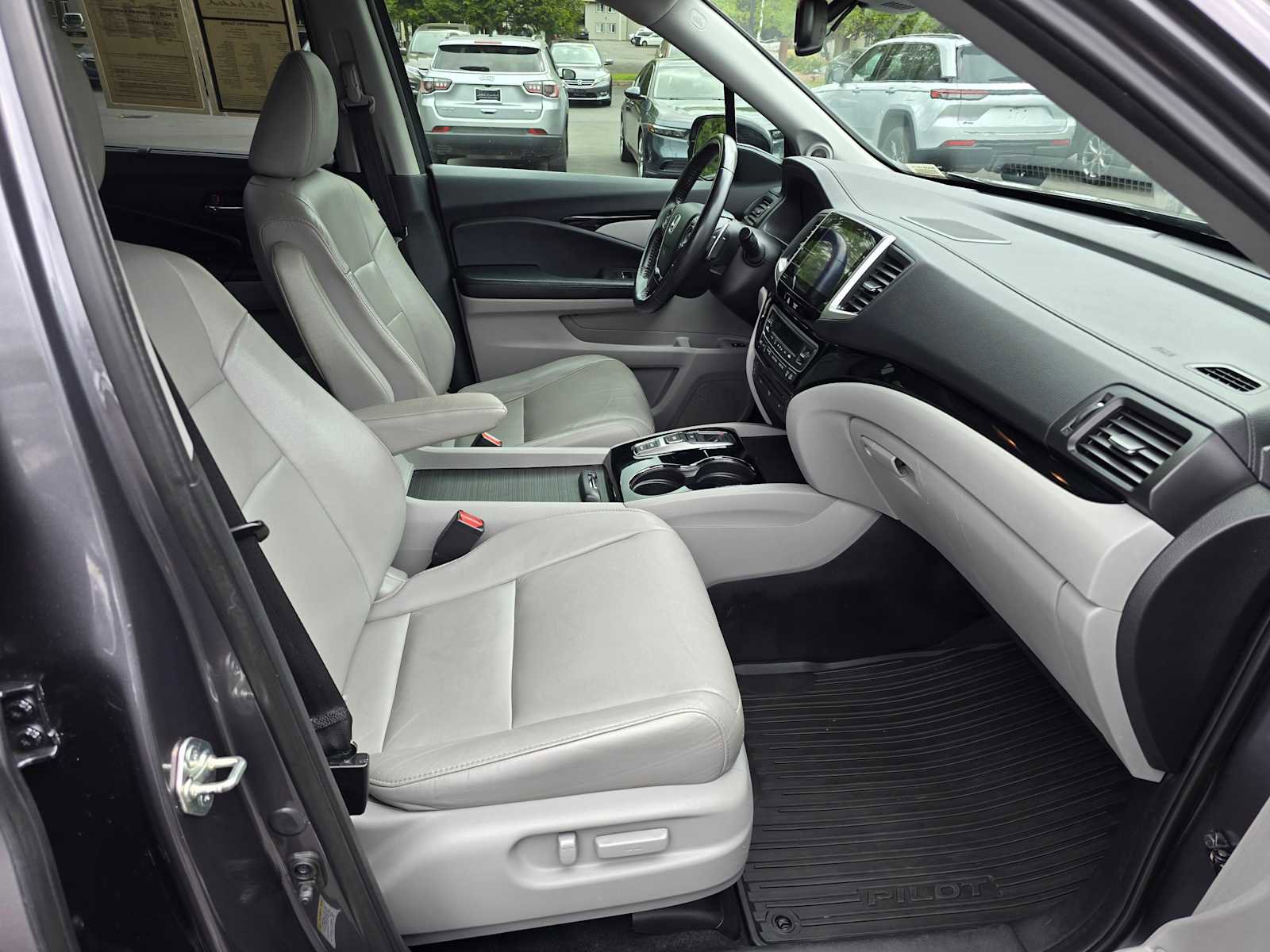 Used 2016 Honda Pilot Touring image 11