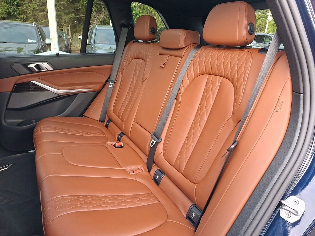 Certified 2025 BMW X5 xDrive40i w/ Executive Package AWD/4WD image 7