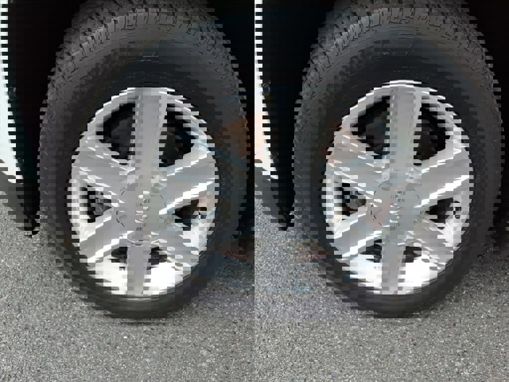 Used 2010 GMC Terrain SLT image 12