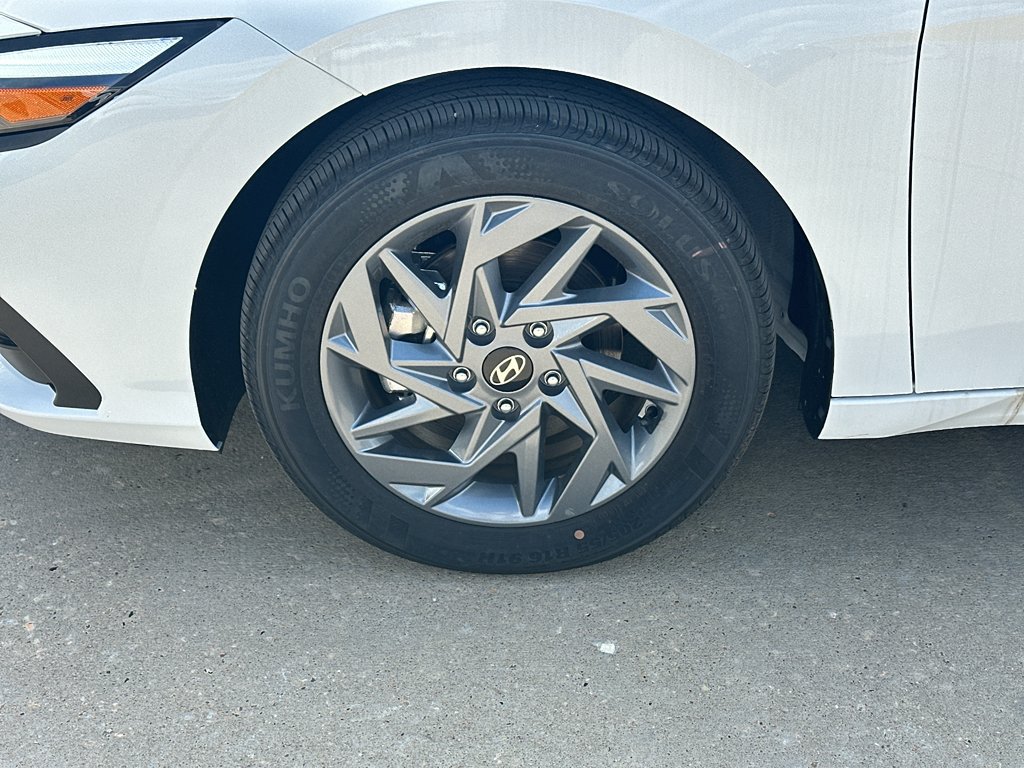 New 2026 Hyundai Elantra Hybrid FWD image 3