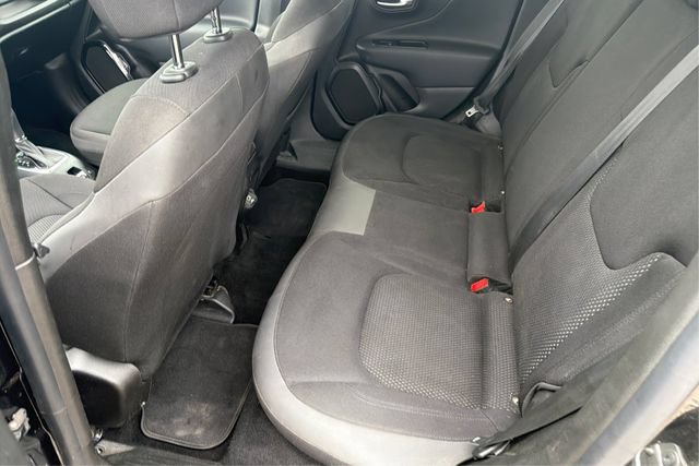 Used 2019 Jeep Renegade Altitude w/ Quick Order Package 2XM AWD/4WD image 10