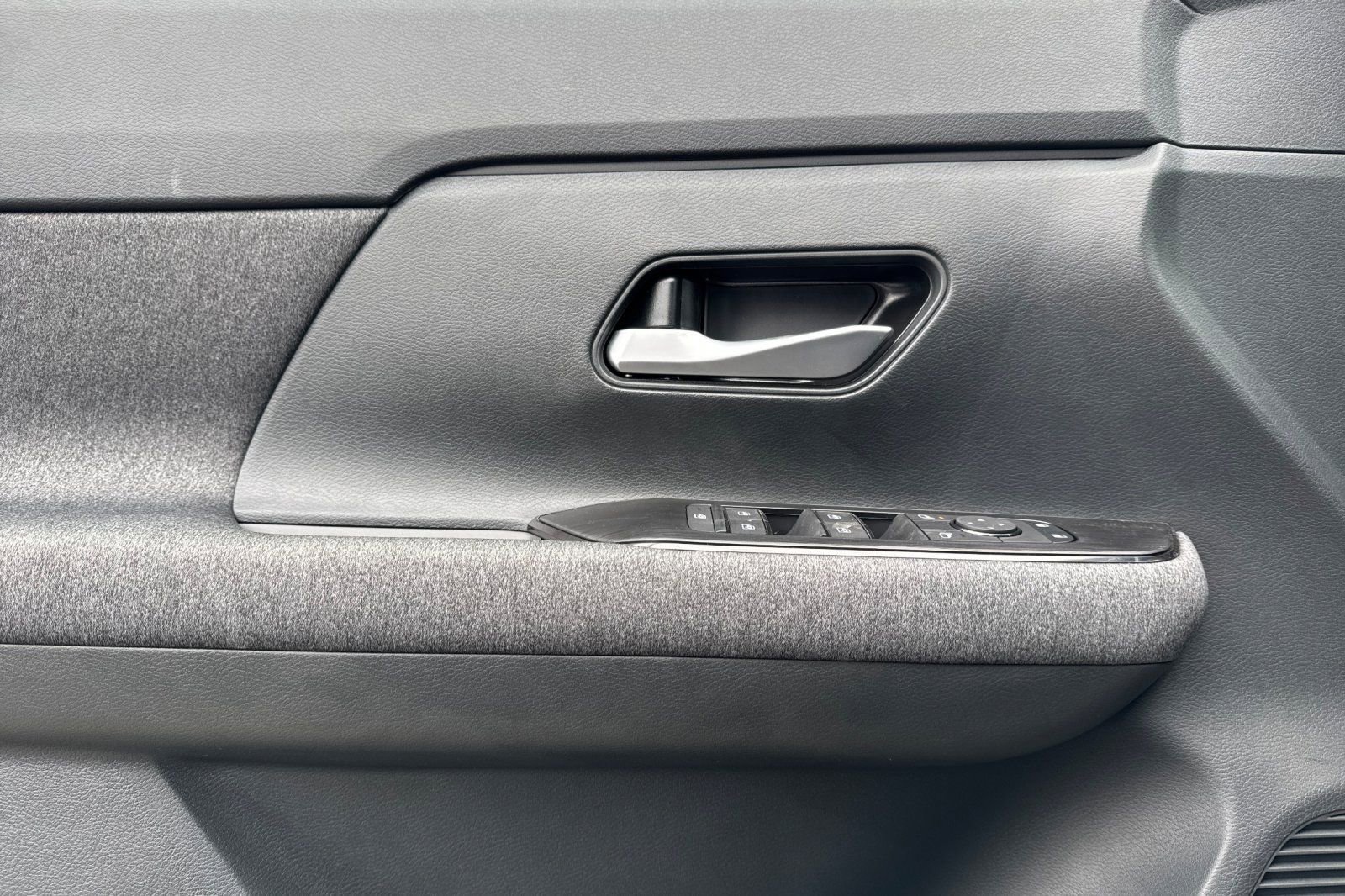 New 2025 Nissan Kicks SV w/ Illumination Package image 8