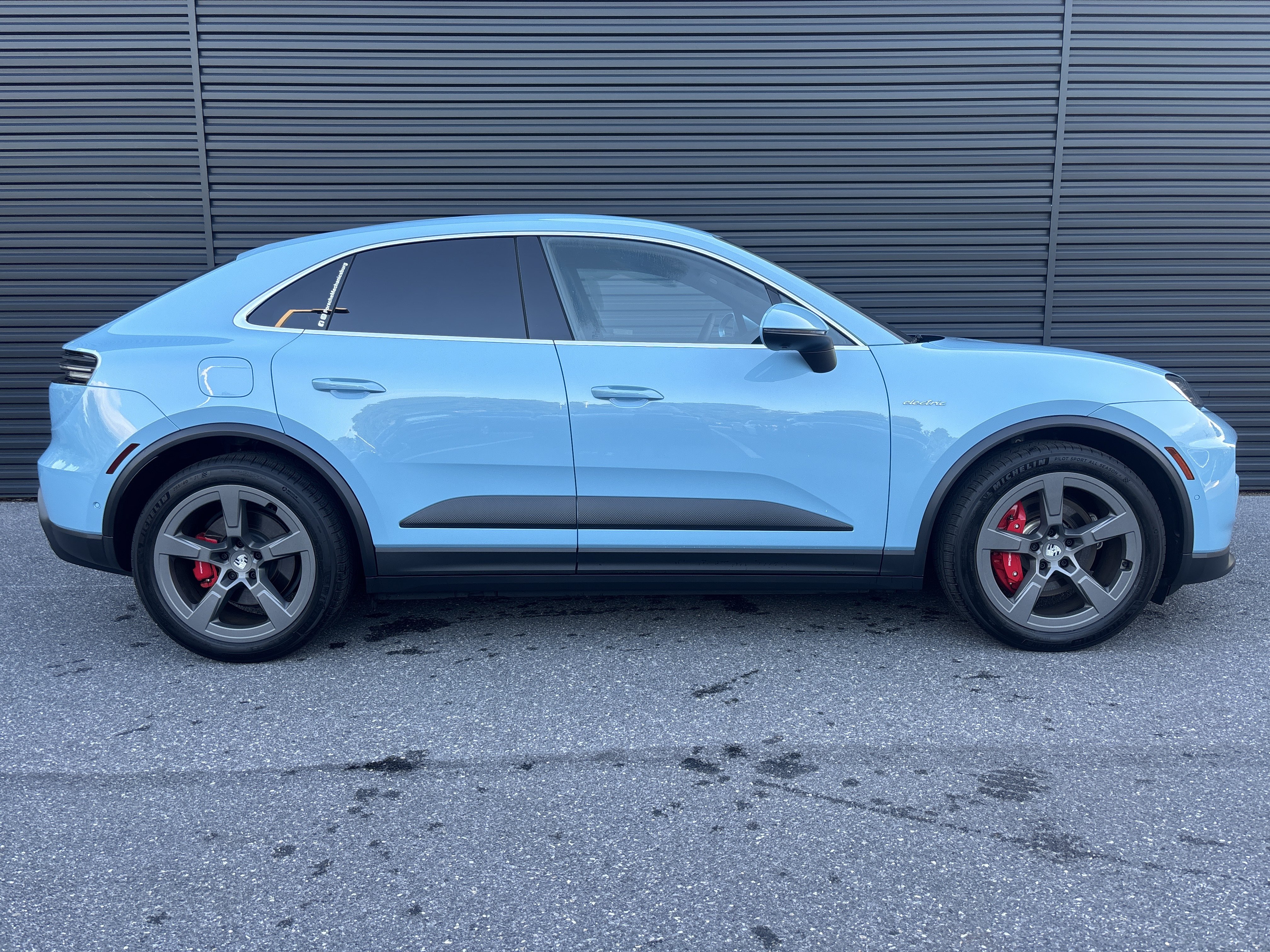 New 2025 Porsche Macan 4S Electric AWD/4WD image 7