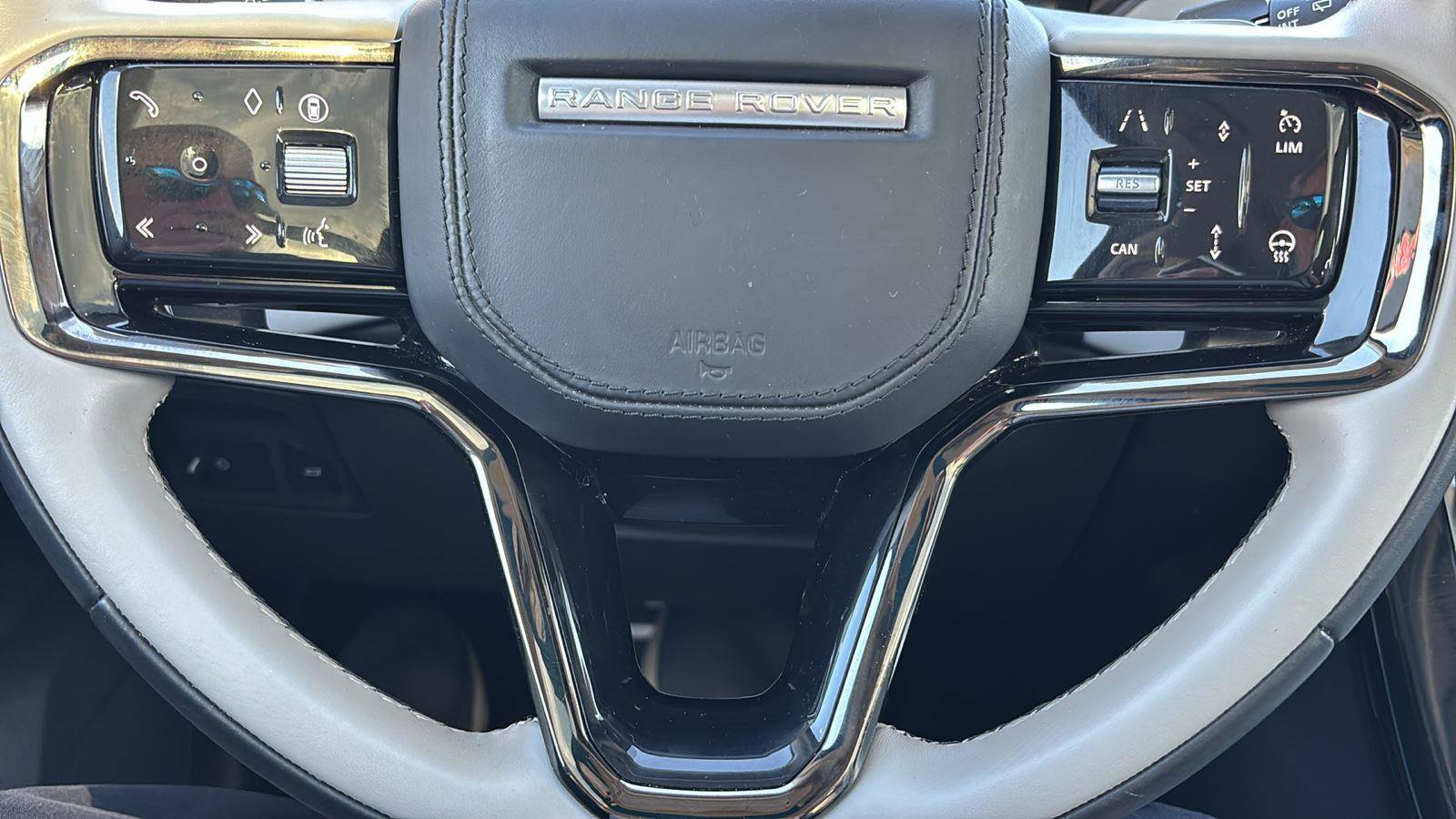 Used 2025 Land Rover Range Rover Velar Dynamic SE image 27