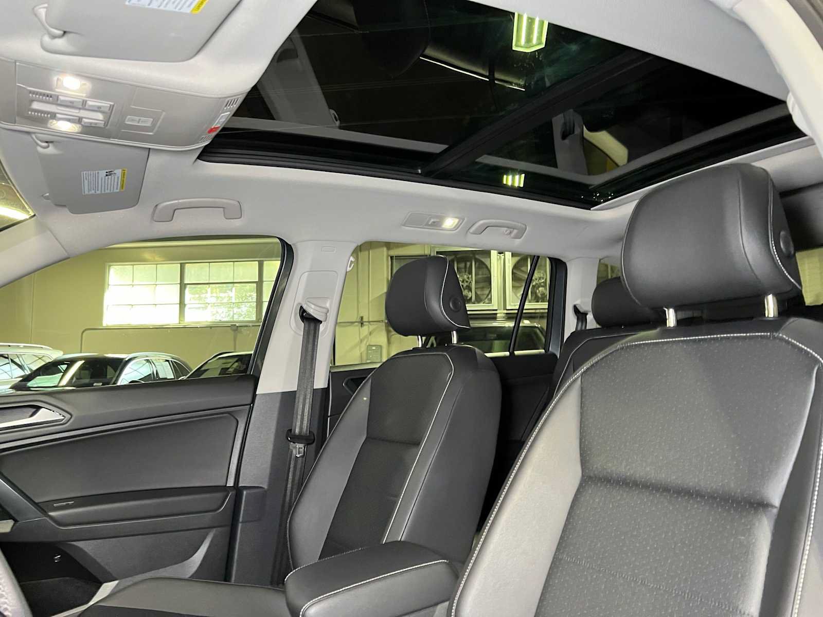 Used 2021 Volkswagen Tiguan SE w/ Panoramic Sunroof Package AWD/4WD image 24