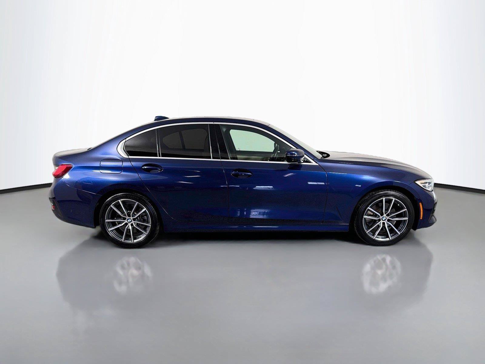 Used 2020 BMW 330i xDrive Sedan w/ Premium Package AWD/4WD image 4