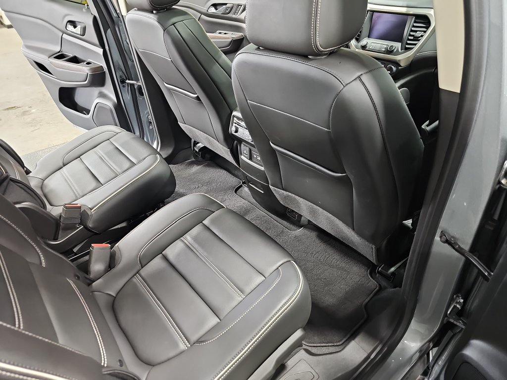 Used 2023 GMC Acadia Denali w/ Denali Ultimate Package AWD/4WD image 11