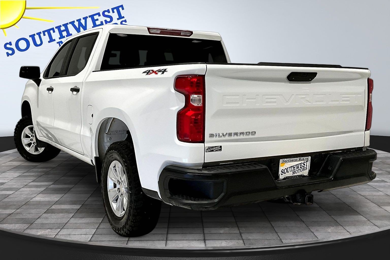 Used 2022 Chevrolet Silverado 1500 W/T w/ WT Value Package AWD/4WD image 5