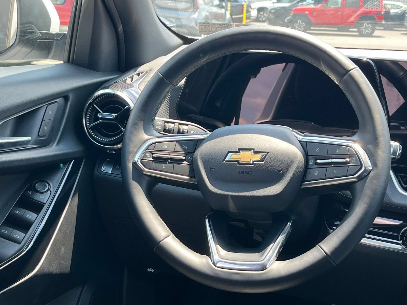 Used 2025 Chevrolet Equinox LT FWD image 28
