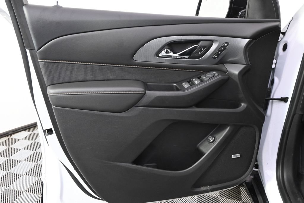 Used 2018 Chevrolet Traverse Premier w/ Redline Edition AWD/4WD image 23