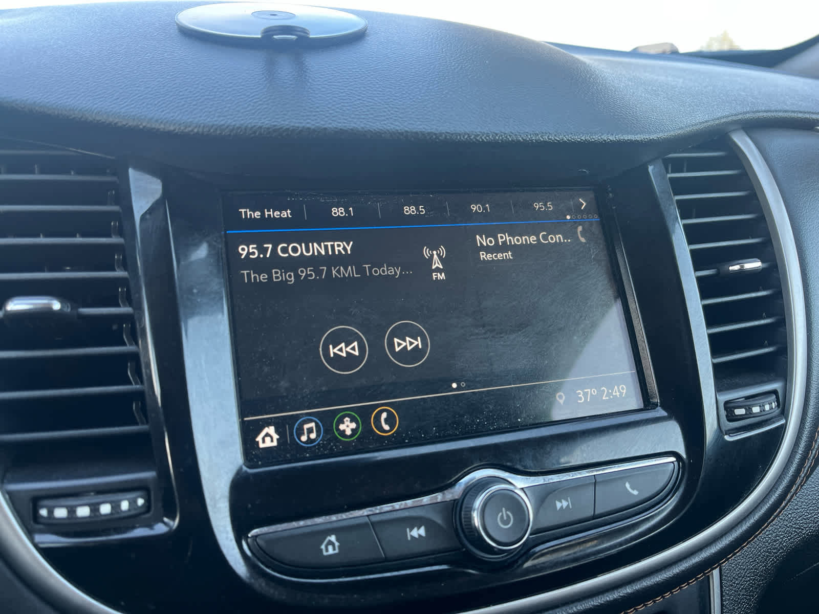 Used 2019 Chevrolet Trax LT w/ LT Convenience Package image 27