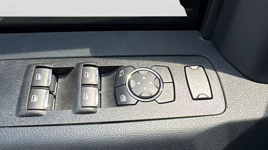 Used 2022 Ford F250 Lariat w/ Black Appearance Package AWD/4WD image 12