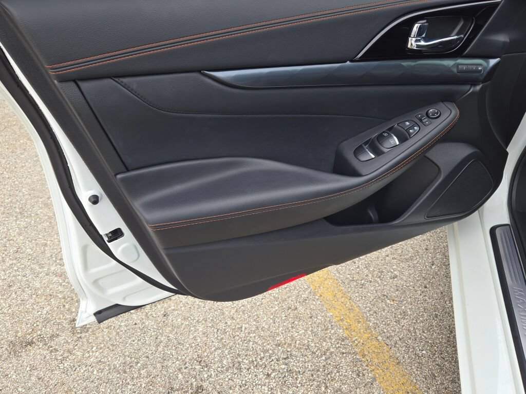 Used 2023 Nissan Maxima SR w/ Sport Mat Group FWD image 19