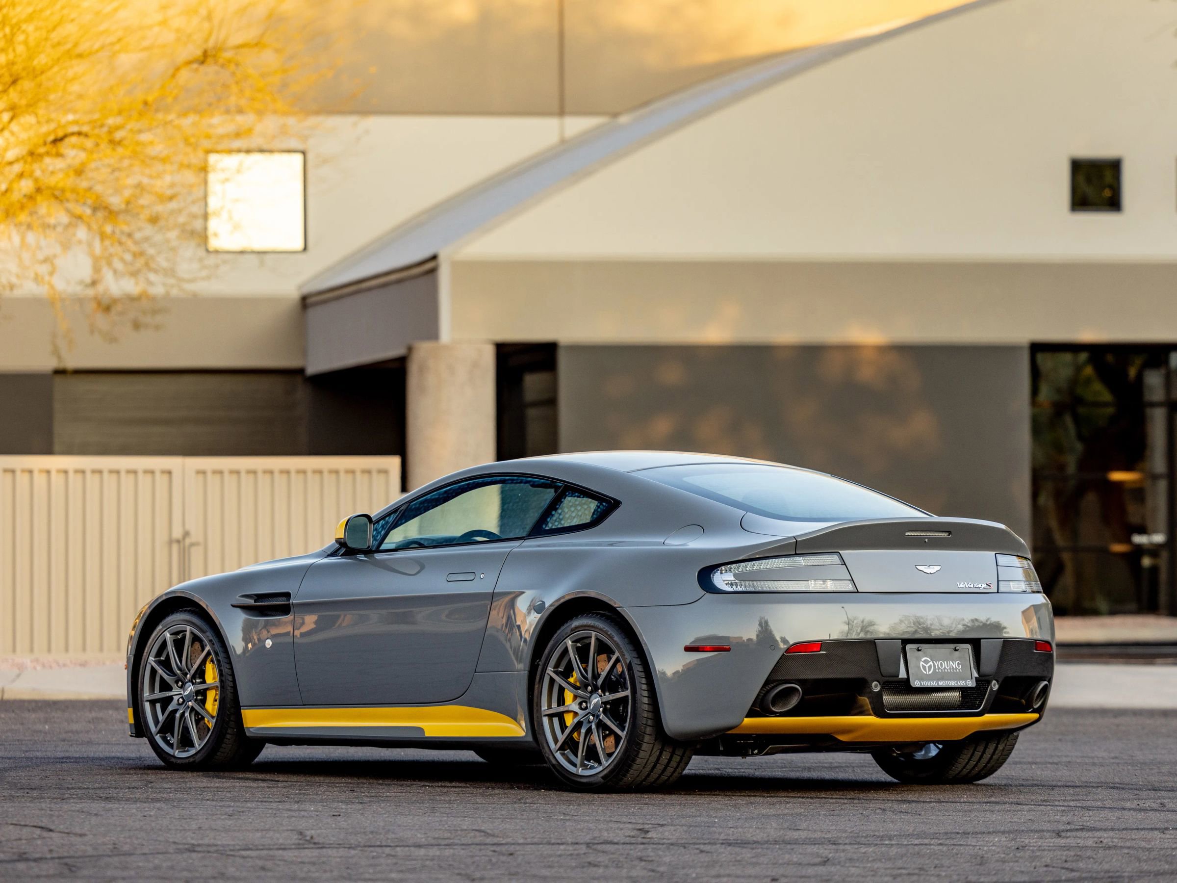 Used 2017 Aston Martin V12 Vantage S image 6