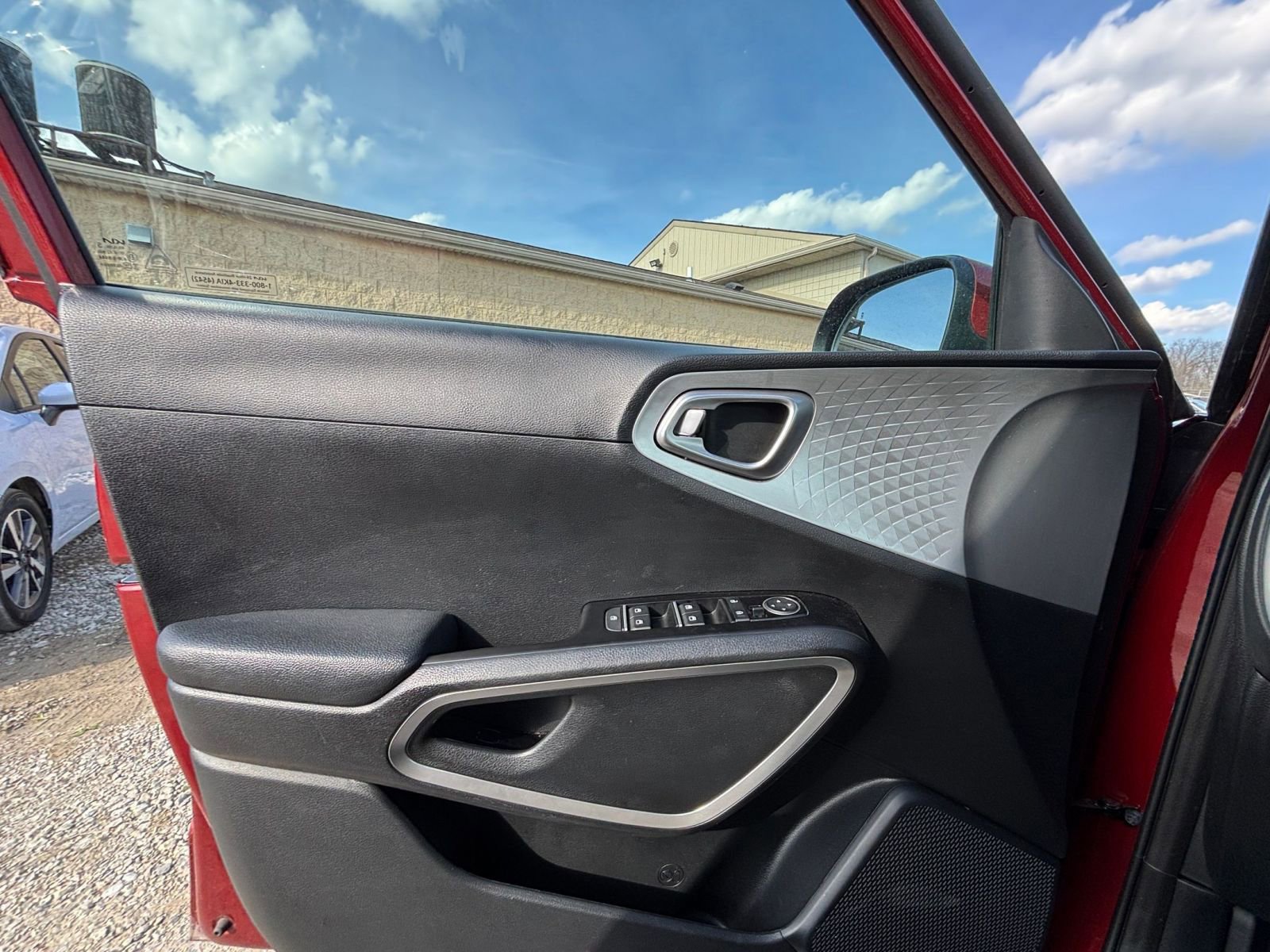 Used 2025 Kia Soul LX w/ LX Technology Package FWD image 18