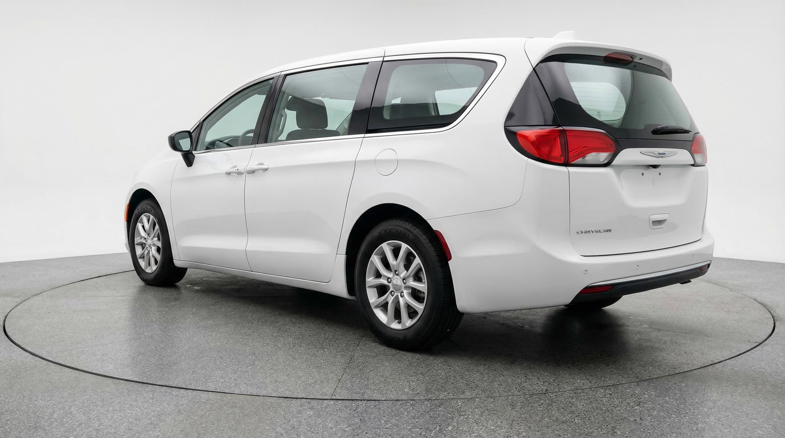 Used 2024 Chrysler Voyager LX image 6