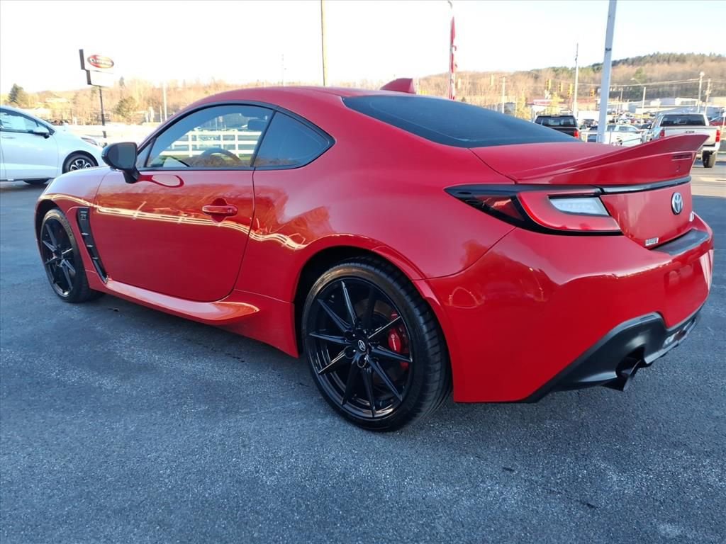 Used 2024 Toyota GR86 Premium w/ Performance Package image 7