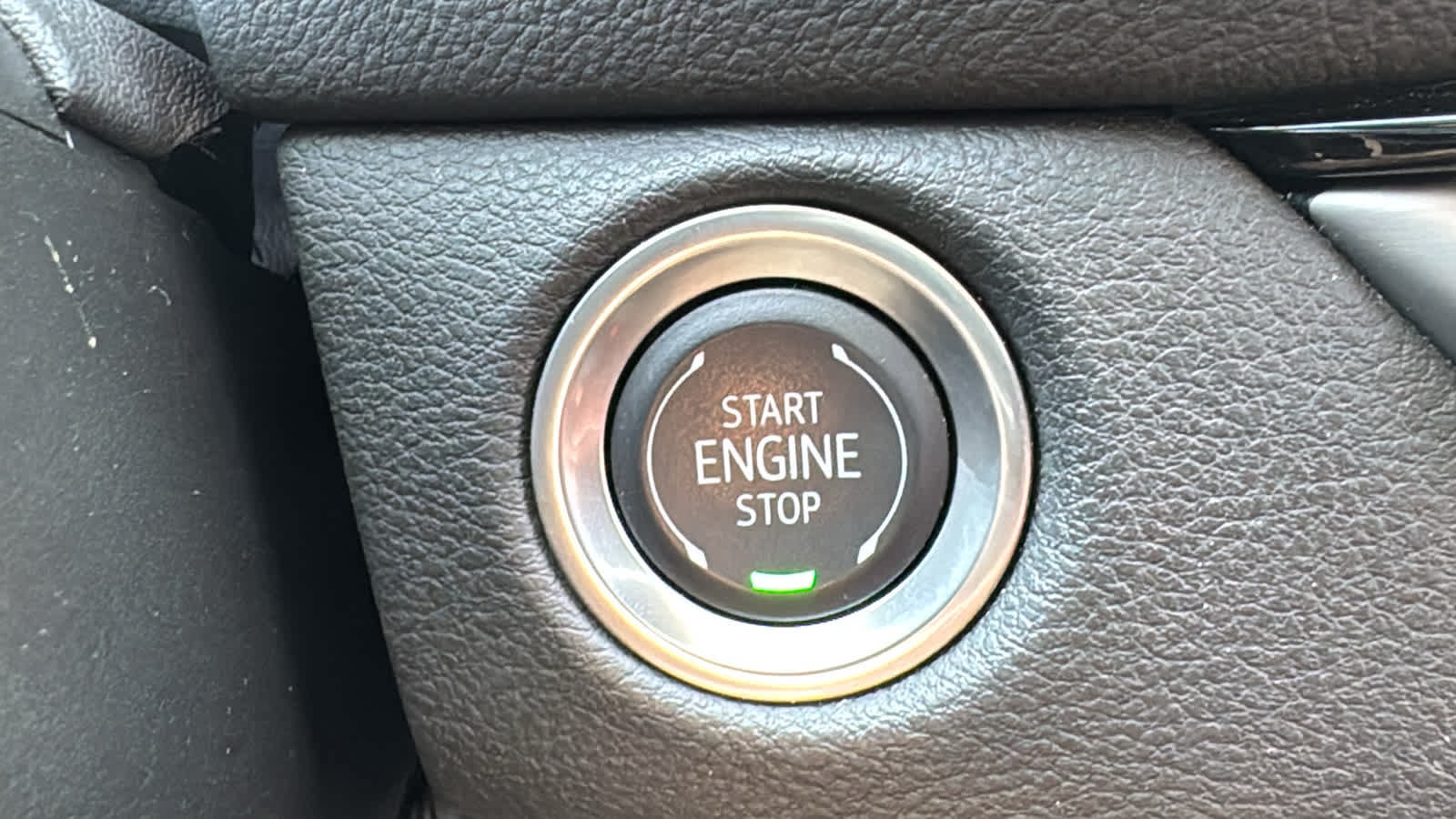 Certified 2025 Cadillac XT4 Premium Luxury AWD/4WD image 19