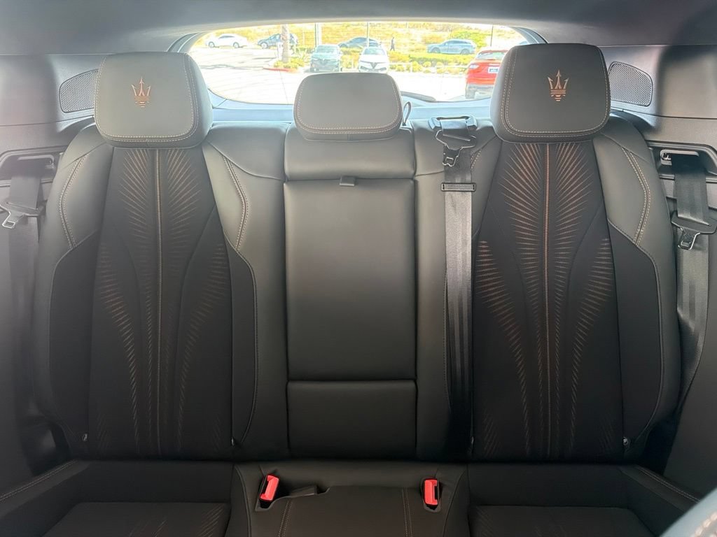 Used 2025 Maserati Grecale Folgore AWD/4WD image 18