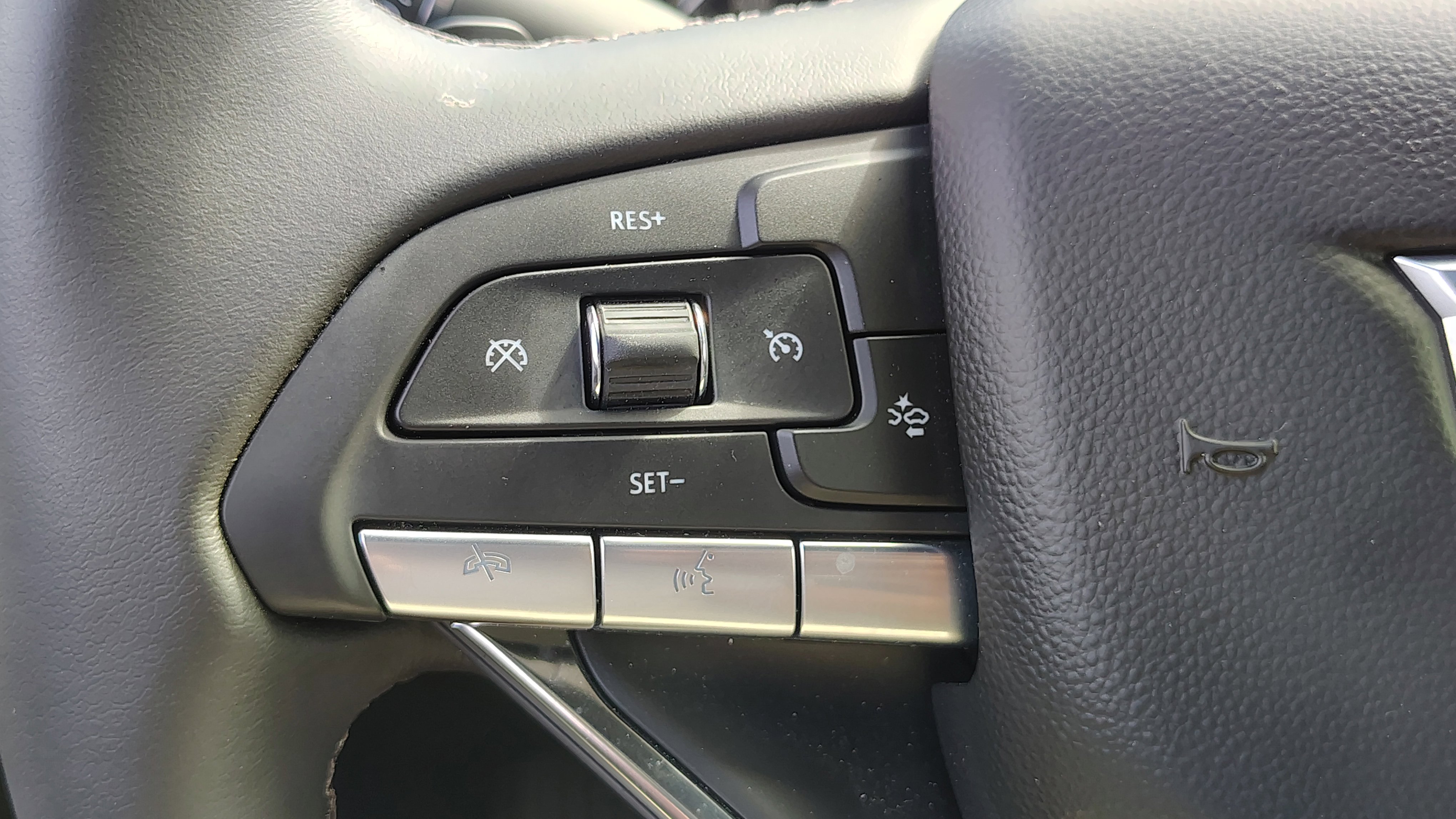 New 2025 Cadillac XT6 Luxury w/ LPO, Premium Carpet Package image 14