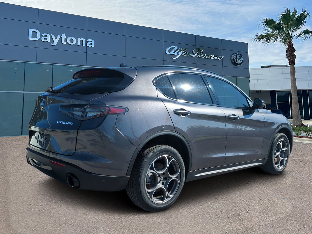 New 2025 Alfa Romeo Stelvio Sprint w/ Convenience Package image 3