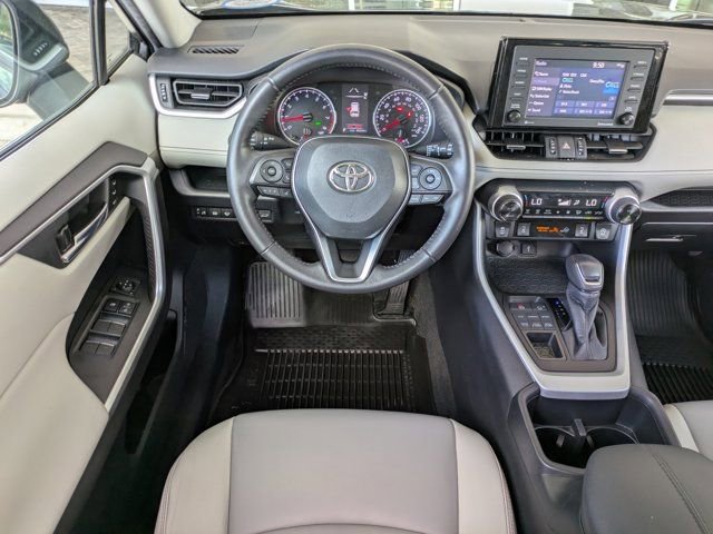 Used 2022 Toyota RAV4 XLE Premium image 14