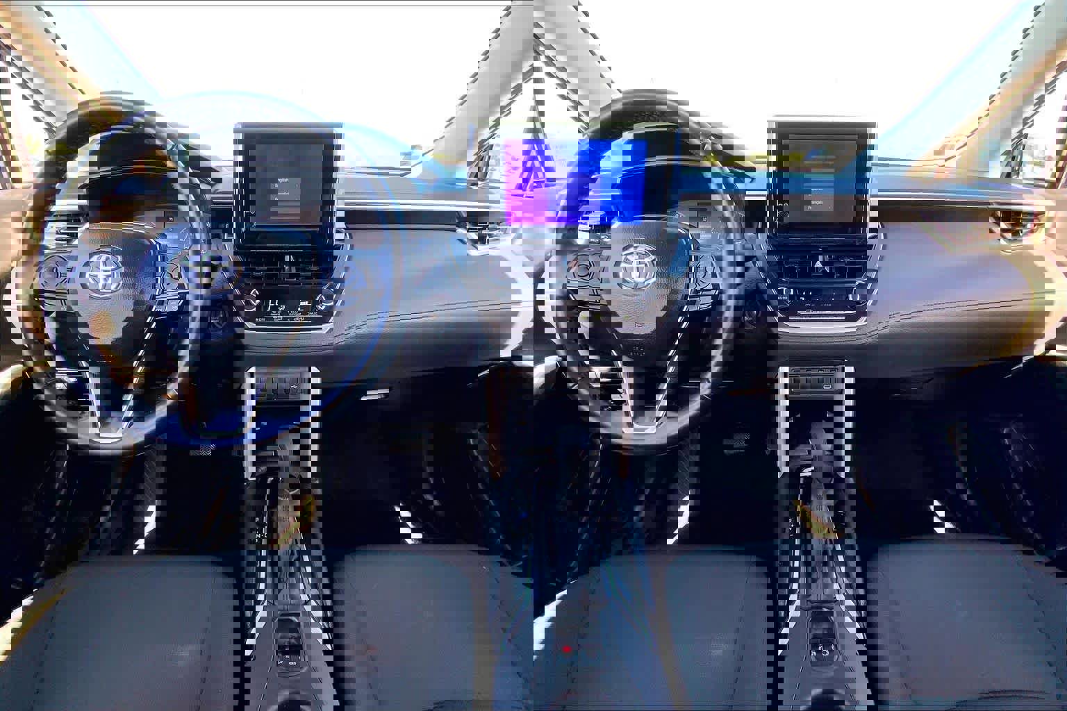 Used 2025 Toyota Corolla Cross LE image 14