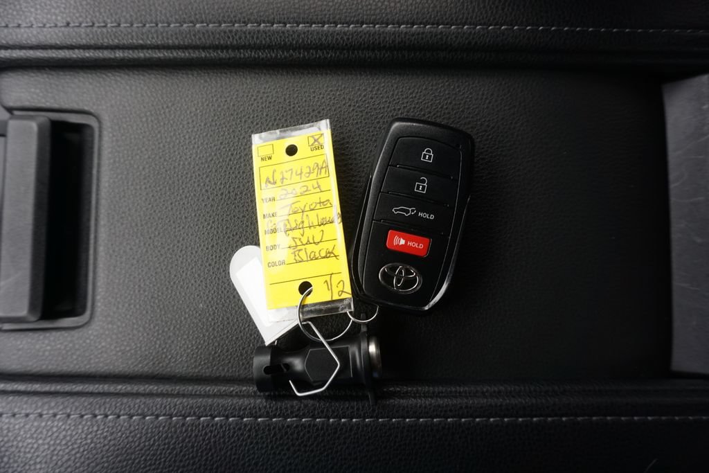 Used 2024 Toyota Grand Highlander AWD image 37