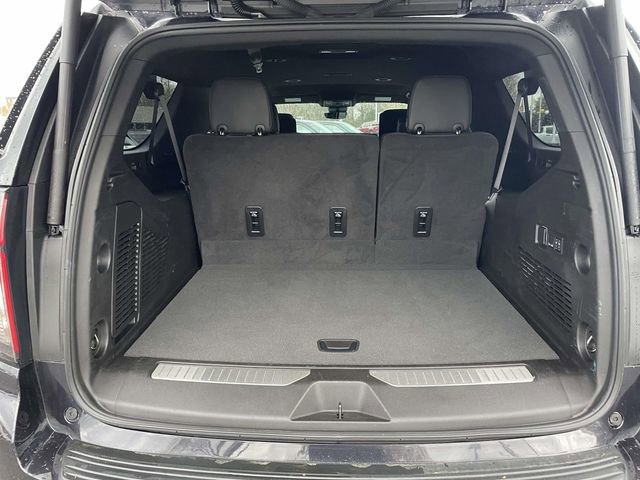 Used 2024 Chevrolet Suburban Premier image 8
