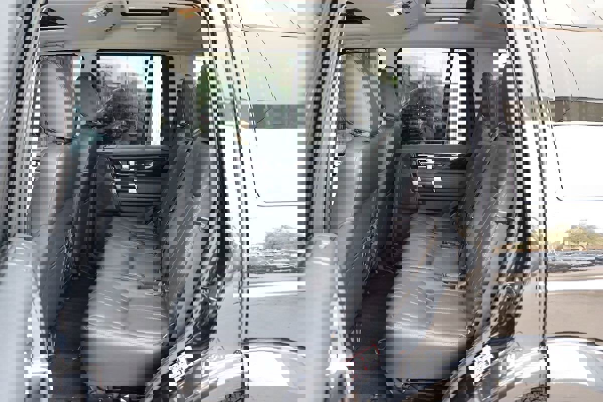 Used 2016 Land Rover LR4 HSE image 37