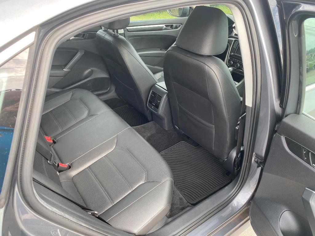 Used 2017 Volkswagen Passat 1.8T SE FWD image 20