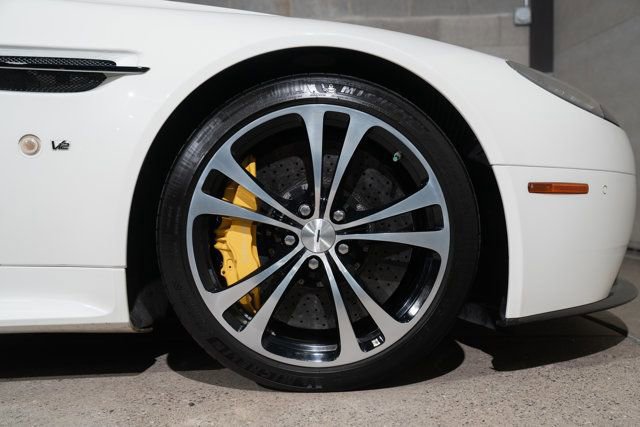 Used 2015 Aston Martin V12 Vantage S RWD image 34