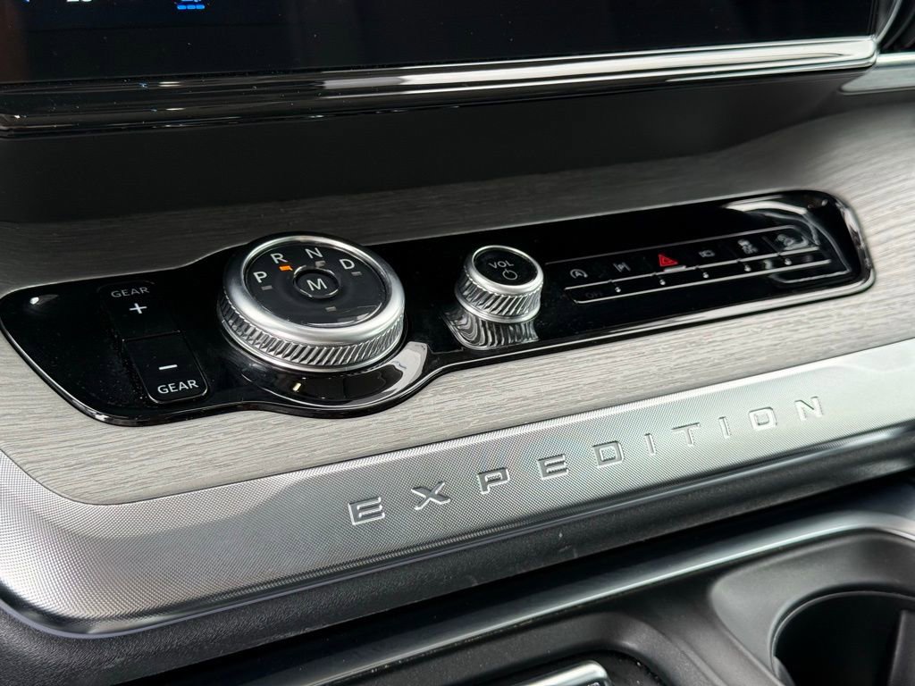 Certified 2025 Ford Expedition Platinum image 12