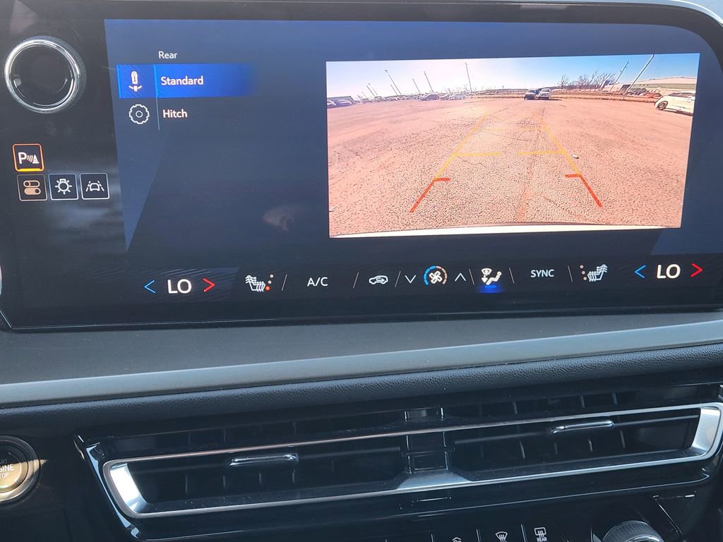 Used 2025 Chevrolet Traverse LT image 19