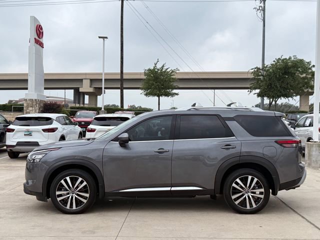 Used 2025 Nissan Pathfinder Platinum w/ Cargo Package AWD/4WD image 4